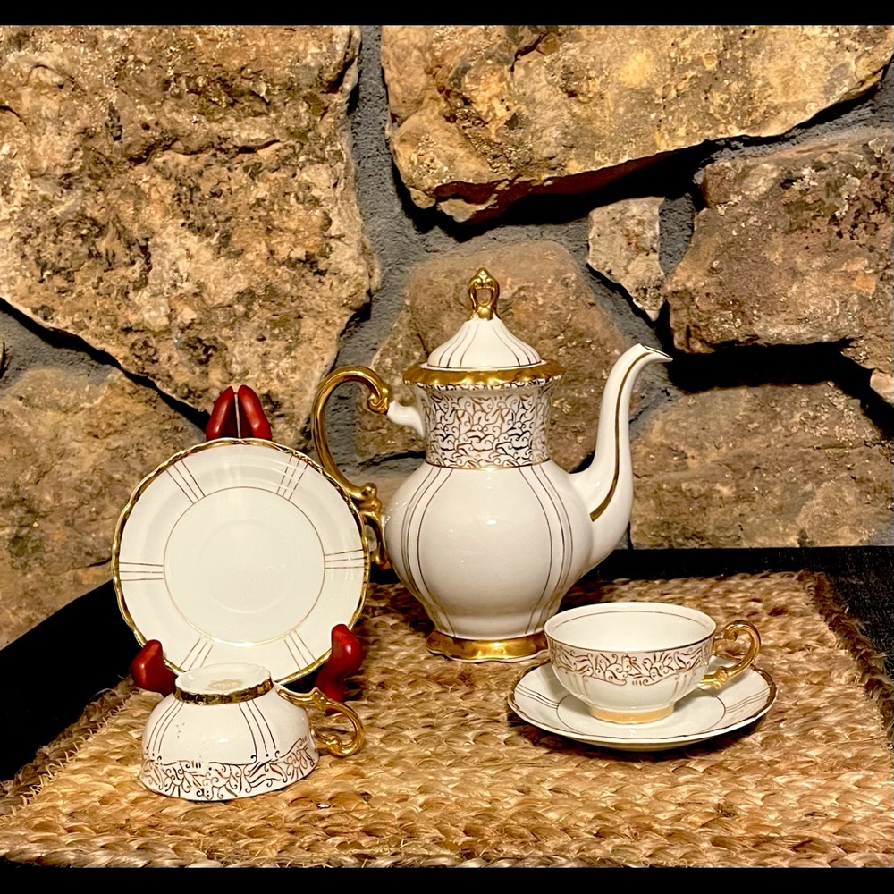 Vintage Coffee/Tea pot with Cup&saucer sets